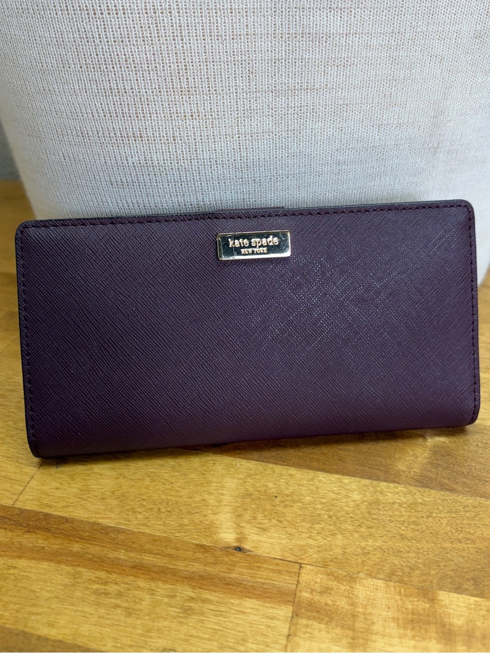 Kate Spade New York Plum Saffiano Leather Continental Wallet Gold Tone Zip - Picture 2 of 8